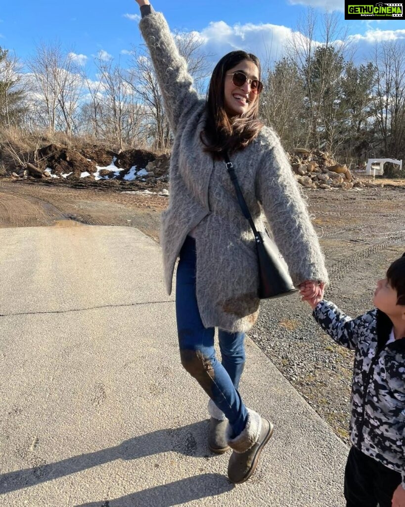 Soumya Seth Instagram - Its ok to fall, but its fun to get up and smile!! Brush that dirt off and Shine Again!! #nevergiveup #momlife #joy #love #peace #realtorlife #keepgoing #Virginia #dreamhome #luxuryhomes #yougothis