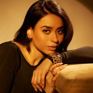 Soundarya Sharma Instagram - 🖤🖤🖤

Lensed by: @trishasarang 
Styled by: @khyatibusa 
Outfit: #Saranyafromearth 
Jewellery : @conceptsourcestore 
HMU: @simua_996 
Studio: @whiteboxstudiomumbai