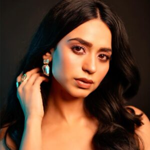 Soundarya Sharma Instagram - Naughty or Nice, just roll the Dice 🤍👁️‍🗨️♾️🪬🖤

Styled by: @styledbyzainabb @malhotrawinnie_ 
Outfit: @frisky.in 
Jewellery: @blingthingstore 
Shoes: @zara 
Lensed by: @iamrushabhmodi @anshul.varshney_ 
Studio: @filmygyanstudio x @mdaftabk 

#SoundaryaSharma #Dimpledoll #white #Black #instagood #fashion #curvaceous #curves