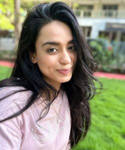 Soundarya Sharma Instagram - Friday Afternoon 🍓🐾✨
#Mood