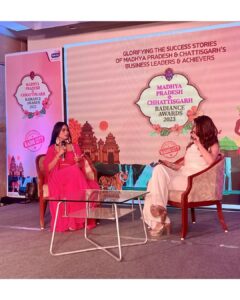 Soundarya Sharma Instagram - Feeling incredibly grateful to have been invited to the @radiocityindia Madhya Pradesh & Chattisgarh Radiance awards 2023. It was an honor to be recognized among so many talented individuals, and I am humbled by the experience. Thank you for an unforgettable evening! ✨❤️ @radiocityindia @archanaapania @salilacharya
.
Styled by: @nidhikurda
Outfit by: @9nineombre
Jewellery: @krystalfashionjewellery
Shoes: @stevemadden
.
.
#SoundaryaSharma #RadioCity  #SoundaryaSquad #SquadSoundarya #Dimpledoll