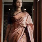 Sowmya Menon Instagram - For Wedding events and Advertisment @jbfilmswedding “Elegance is the only beauty that never fades.” Photography and retouch by @jbfilmswedding @jeffinbijoyphotography Ft @sowmyamenon_ Makeup @alagne_signature Costume @chakitha_designs Kochi, India