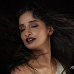 Sowmya Menon Instagram - 🔥🔥 Photography & Retouch @jeffysketches Muah @alagne_signature Costume @shilpashivdas #instagood #fashionstyle #instafashion