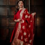 Sowmya Menon Instagram - Wishing you all Happy Dhanteras😇♾️ Photography @filmora_photography @sivaprasadmr @mirshad_photography @jishnutmk Make Up @alagne_signature Stylist & Costume @shilpashivdas Jewellery @westsidestores (Lulu Kochi) #diwalifestival #skr #blessed