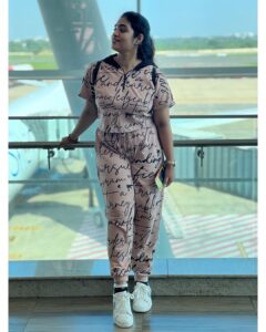 Srinisha Jayaseelan Instagram - Singapore are you ready 💜❤️😍🔥
Very much excited to see you all in @immancomposer sir’s live in concert on 25th September at Esplanade hall !💜❤️

#singer #playback #dimman #live #singapore