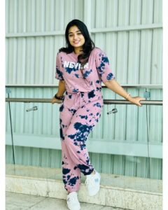 Srinisha Jayaseelan Instagram - Hello Malaysia 💜❤️