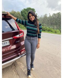 Srinisha Jayaseelan Instagram - Weekend it is!!!💜❤️
📸 : @madhujoshika_jayaseelan 😘