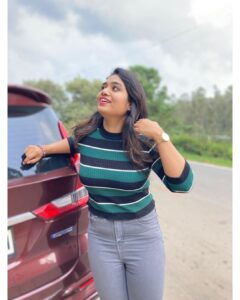 Srinisha Jayaseelan Instagram - Weekend it is!!!💜❤️
📸 : @madhujoshika_jayaseelan 😘