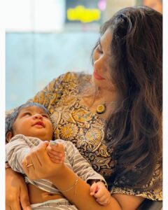 Srinisha Jayaseelan Instagram - Meet my Xerox🥺💜❤️
Couldn’t hold myself from posting these adorable pictures with my niece💜❤️
📸: @madhujoshika_jayaseelan 😘
#myhappyplace #myhappiness #angel #mydoll #niece #babygirl