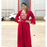 Srinisha Jayaseelan Instagram – Catch me on Super singer Junior 8 Star wars round today at 6.30pm on @vijaytelevision 💜❤️
•
Wearing: @styl_chennai ✨
📸: @maanasi.k 😘

#supersingerstarwars
#starwars
#supersingerjr8
#ssj8starwars