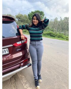 Srinisha Jayaseelan Instagram - Weekend it is!!!💜❤️
📸 : @madhujoshika_jayaseelan 😘