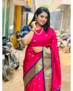 Srinisha Jayaseelan Instagram - இனிய தீபாவளி திருநாள் நல்வாழ்த்துக்கள்💜❤️
Wearing amma’s 25years old pattu saree😍💜❤️
📸: @snaps_by_madhu 😘