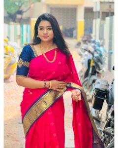 Srinisha Jayaseelan Instagram - இனிய தீபாவளி திருநாள் நல்வாழ்த்துக்கள்💜❤️
Wearing amma’s 25years old pattu saree😍💜❤️
📸: @snaps_by_madhu 😘