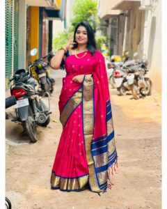 Srinisha Jayaseelan Instagram - இனிய தீபாவளி திருநாள் நல்வாழ்த்துக்கள்💜❤️
Wearing amma’s 25years old pattu saree😍💜❤️
📸: @snaps_by_madhu 😘