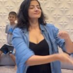 Suhasi Dhami Instagram - Don’t miss my sweet monkey jumping behind ❤️❤️❤️