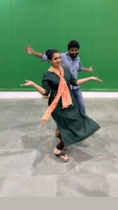 Sujitha Instagram - 1 take reel #funtime with @saravanavickram at pandianstores 🤩😆🤩

#dance #reel #fun #instagood #bro #sister #pandianstores #television #vijay #reels