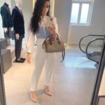 Sukirti Kandpal Instagram - Mirror selfies are here to stay 🌸🎄