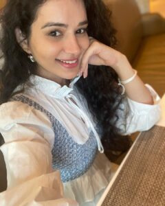 Sukirti Kandpal Instagram - Fasting nahi feasting ho rahi thi @viciousvishal lol that's what I did despite a fast. 👩🏻‍🦱👻
