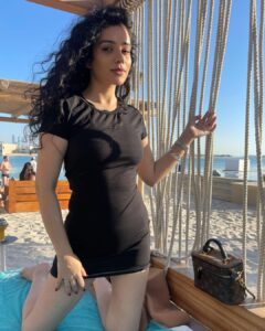 Sukirti Kandpal Instagram - Wind in my hair 🤩🌸🐈🥳
