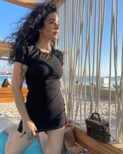Sukirti Kandpal Instagram - Wind in my hair 🤩🌸🐈🥳
