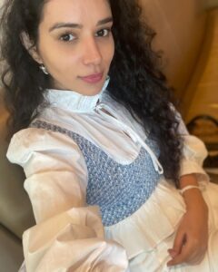 Sukirti Kandpal Instagram - Fasting nahi feasting ho rahi thi @viciousvishal lol that's what I did despite a fast. 👩🏻‍🦱👻