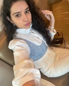 Sukirti Kandpal Instagram - Fasting nahi feasting ho rahi thi @viciousvishal lol that's what I did despite a fast. 👩🏻‍🦱👻
