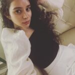 Sukirti Kandpal Instagram - No makeup only vibes 🌸😍👩🏻‍🦱🐈