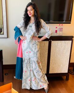 Sukirti Kandpal Instagram - 🌸🌸🌸🌸🌸 @ambraee_