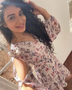 Sukirti Kandpal Instagram - 🌸👩🏻‍🦱 power