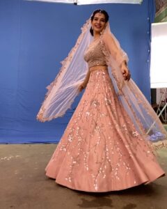 Sukirti Kandpal Instagram - Life in techicolour 👩🏻‍🦱🌸💅