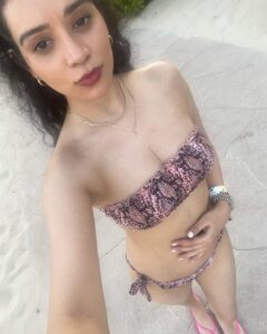 Sukirti Kandpal Instagram - Mentally  here ... always 😋🤩😔🍹👩🏻‍🦱