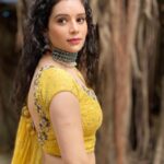Sukirti Kandpal Instagram - 🪁🧵👩🏻‍🦱 @rubansaccessories @elaan_rahul @ashnaamakhijani 🥰 @triptigoy