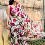 Sumona Chakravarti Instagram - “The choices you make when you think you have no choices defines who you are” - Peaky Blinder 🌺 For #thekapilsharmashow #tkss Wearing : @phoolmatijaipur Make up : @rameshpanda.mua & @sonamvaghani Hair : @hairbysharda & @salunkhevaishali Styled by : @sacorina