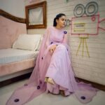 Sumona Chakravarti Instagram - Aye chaand tu kis mazhab ka hai..? Eid bhi teri karwachauth bhi tera. 🌙🌹 Via @nayabalfaaz #VanityVanMusings #TKSS