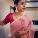 Sumona Chakravarti Instagram - Aye chaand tu kis mazhab ka hai..? Eid bhi teri karwachauth bhi tera. 🌙🌹 Via @nayabalfaaz #VanityVanMusings #TKSS