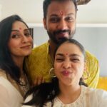 Sumona Chakravarti Instagram - Life as long as Lord Ganesha’s trunk 🐘, Trouble as small as the mouse 🐁, Moments as sweet as modaks, Here’s wishing everyone a warm happy Ganesh Chaturthi. 💫✨ #GanapatiBappaMorya 🪬🧿🙏🏻💙