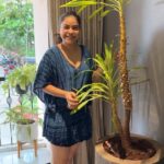 Sumona Chakravarti Instagram - Some things never change, and this is that nostalgic moment. It takes me back to when my love grew for plants and here i am now, reliving that same fond moment 😀🌿☘️ Head to my story which has the link to the full song & recreate a memory that this song reminds you of and use the hashtag #cokestudiobangla #Ad #RealMagic #cokestudiobangla #paidcollaboration