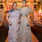 Sumona Chakravarti Instagram - The FIRST person I really wanna meet & hug …. She’s been keeping my dabba outside my door these past 10 days. Starts with tea to juice to lunch to dinner… Counting my blessings each day! Can’t wait to be Negative now! Maa ♥️