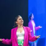 Sumona Chakravarti Instagram - Thank you Vancouver for showering us with your love & blessings. ♥️🙏🏻 Couldn’t have asked for a better start for our tour and my birthday. Thank you for a sold out show! ⭐️💫 . #Kapilsharmashowlive #tkss #thekapilsharmashow #VancouverDiaries P.N.E. Pacific Coliseum