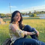 Sumona Chakravarti Instagram - “I take much pleasure in being alone but there is also a strange warm grace in not being alone”. -Charles Bukowski 🍁🦄🌺🦋🐝🌚 Happy Birthday to ME. Simple, Solo, Minimalist Birthday… ⭐️💫 Thank you to each and every one of you who took out the time to shower me with ur love, wishes & blessings. #GratefulAlways 🙏🏻❤️ Vancouver, British Columbia