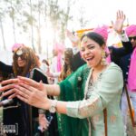 Sumona Chakravarti Instagram - Kyunki…. Veere di shaadi thi. Dil khol ke, kamar tod dance kiya hum sab doston ne! 💃🏻 Thank you for capturing the madness so beautifully 😁@shutterdownphotography @malvvika_rudra @habibi1996_ 👻 #throwbacktuesday