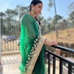 Sumona Chakravarti Instagram - Mere veere ki shaadi ke liye taiyaar 💗 . Jewellery: @curiocottagejewelry Clothes : Personal but made by @poonampamnaniofficial 📸 hamari pyaari @anusoru 🥰 Shahtalai, Distt. Bilaspur, HP
