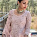 Sumona Chakravarti Instagram - Haldi ~ Mehendi ke liye तैय्यार । . Stylist & HMU- i me myself. 🙏🏻 👗- personal but made by @poonampamnaniofficial Jewellery - @aquamarine_jewellery