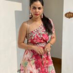 Sumona Chakravarti Instagram - मेहँदी है रचने वाली । 🌸 🌸🌸 #MereYaarKiShaadiHai 👗 : @gopivaiddesigns 💍: @curiocottagejewelry HMU: Me 🙋🏻‍♀️