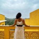 Sumona Chakravarti Instagram - There's a soothing melody about surrendering yourself truly and deeply to something close to you. It teaches you to unleash the rawest version of yourselves. It leads to creating a beautiful rythm as you learn to follow your heart and living life on your own terms. It becomes a magical journey about overcoming the fears within you, without a care for the world. And slowly a ray of light reaches you. A beautiful canvas is painted again in your heart. You crave for love and you find it in the madness of your being. 🌼🌻🌼 Thank you beautiful @thalassophilic.tinker ❤️🤗 Location : #raasdevigarh @raashotels #wanderlust #gypsysoul #desisolotraveller #incredibleindia #rajasthantourism #outlooktraveller #desitraveller #wanderlusttravel #travelgram #indiantourism #indianlandscape #storiesofindia #onefinerate