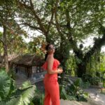 Sumona Chakravarti Instagram – Orange is the new black🦊🦀🍁☄️🧡
.
#throwbackmemories #WhenIGotHavelocked  #islandgirl #gypsysoul #desisolotraveller Jalakara