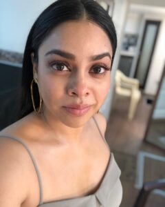 Sumona Chakravarti Instagram - October feels 🐚🤍 . . #NudeMakeUp #LessIsMore #NoFilterNeeded