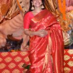 Sumona Chakravarti Instagram - #nationalhandloomday Let’s celebrate & support our artisans, weavers & rich textiles. My love for sarees - the jamdani to dhakai to linens to benarasis to mul ... i love them all. Am so proud of my personal collection💜 #handmadeinindia #vocalforlocal #vocal4handmade @smritiiraniofficial #indiantextiles #savetheweave