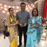 Sumona Chakravarti Instagram - Awkward smiling family photo always.... 😬😬 . Happy Diwali / Shubho Kali Pujo from us to you 🔆 . . We miss u @thechefwillnowseeyou ♥️