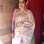 Sumona Chakravarti Instagram - #nationalhandloomday Let’s celebrate & support our artisans, weavers & rich textiles. My love for sarees - the jamdani to dhakai to linens to benarasis to mul ... i love them all. Am so proud of my personal collection💜 #handmadeinindia #vocalforlocal #vocal4handmade @smritiiraniofficial #indiantextiles #savetheweave